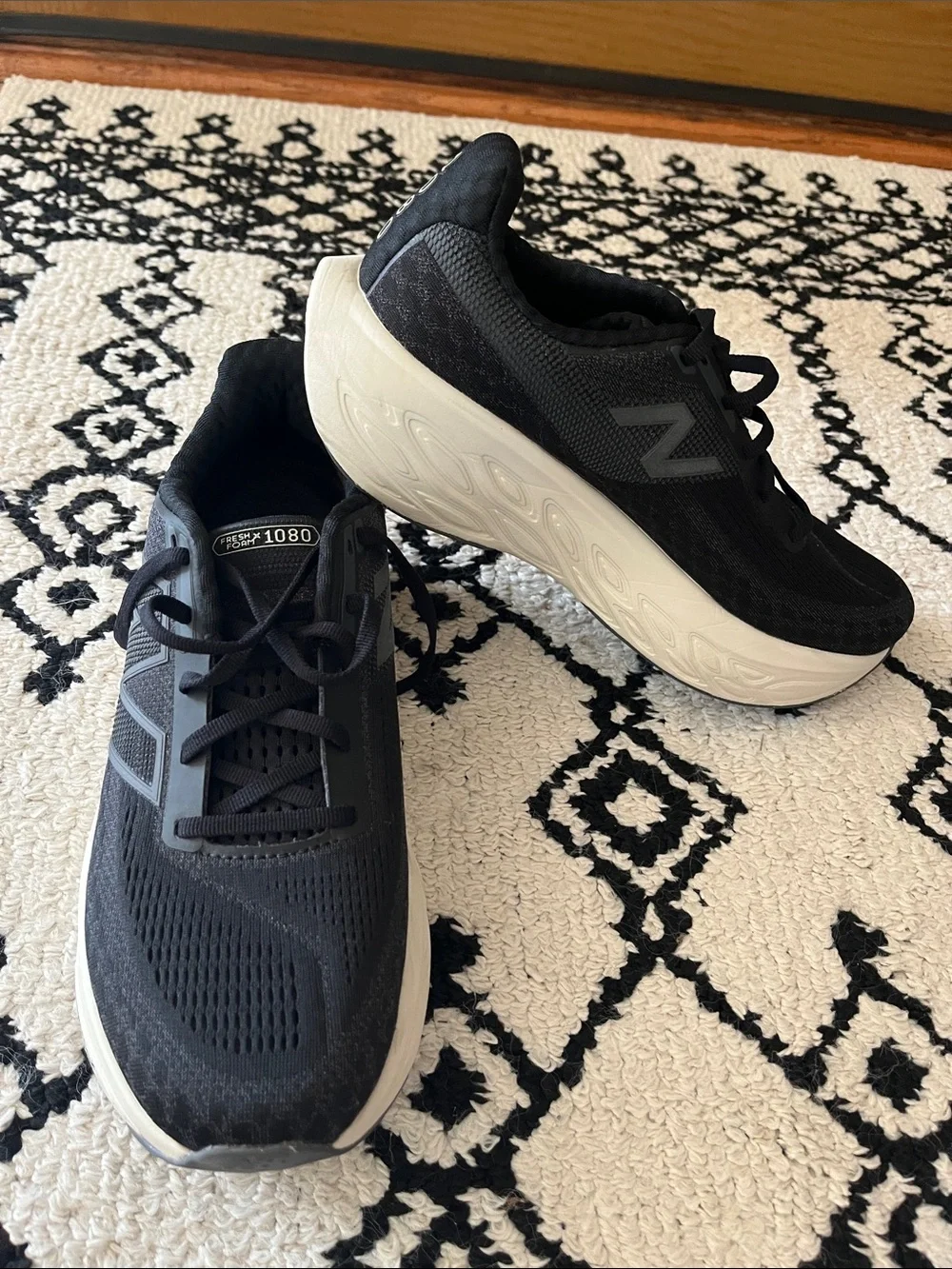 New Balance Men's size 10 FreshFoam Black Athletic Running Shoes